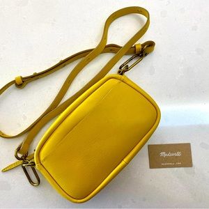 Madewell The Leather Carabiner Mini Crossbody Bag in Gilded Chartreuse